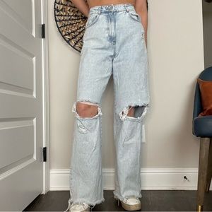 Zara - Wide Leg Light Wash Jeans - Size 6